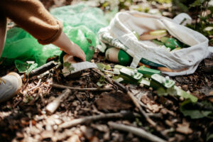 Zufriedenen Babys erleben Waldmusikpädagogik in der freien Natur in Göttingen – Musikalische Früherziehung im Wald spezielles Angebot für Babys